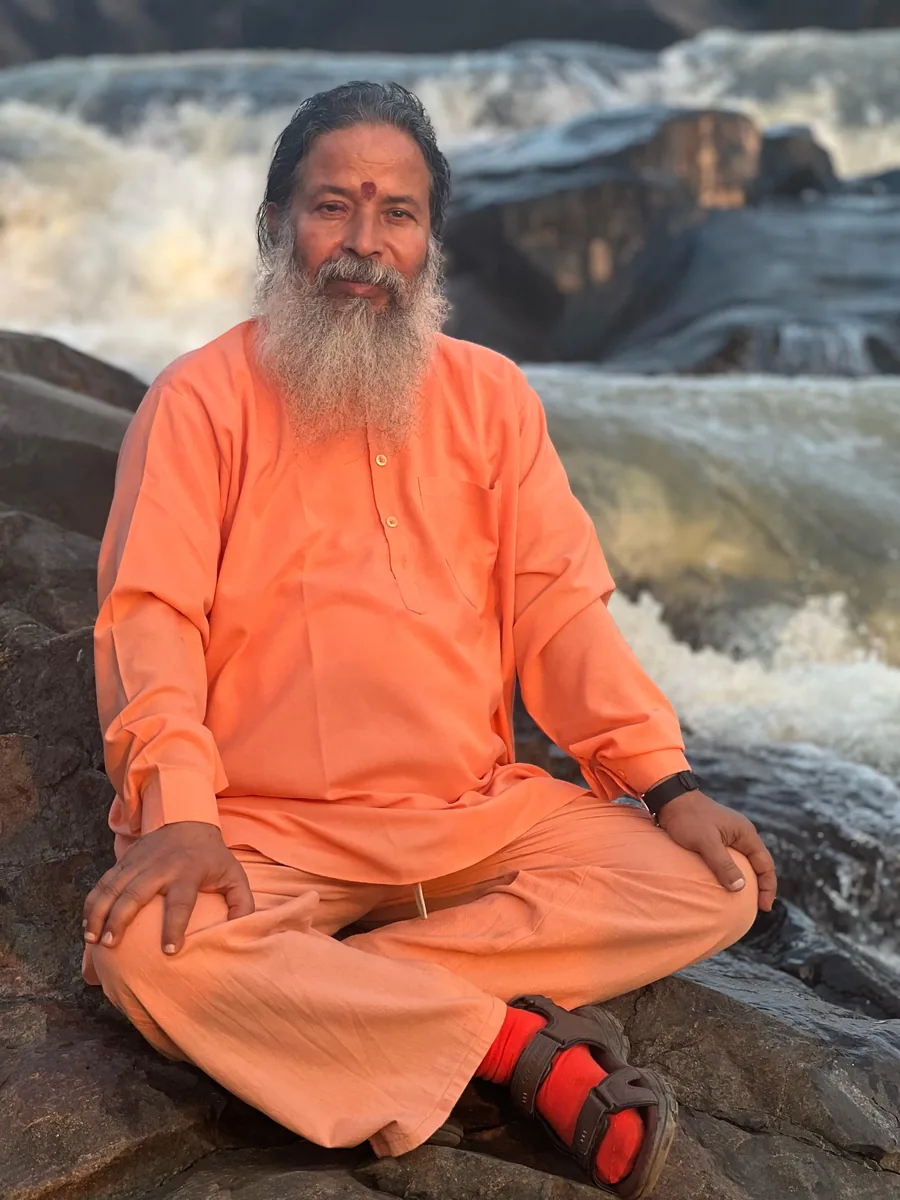 Paramahamsa Prajnanananda v meditaci